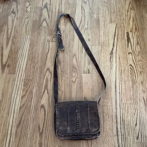 BED STU BROWN LEATHER CROSS BODY ADJUSTABLE STRAP USED ONCE
